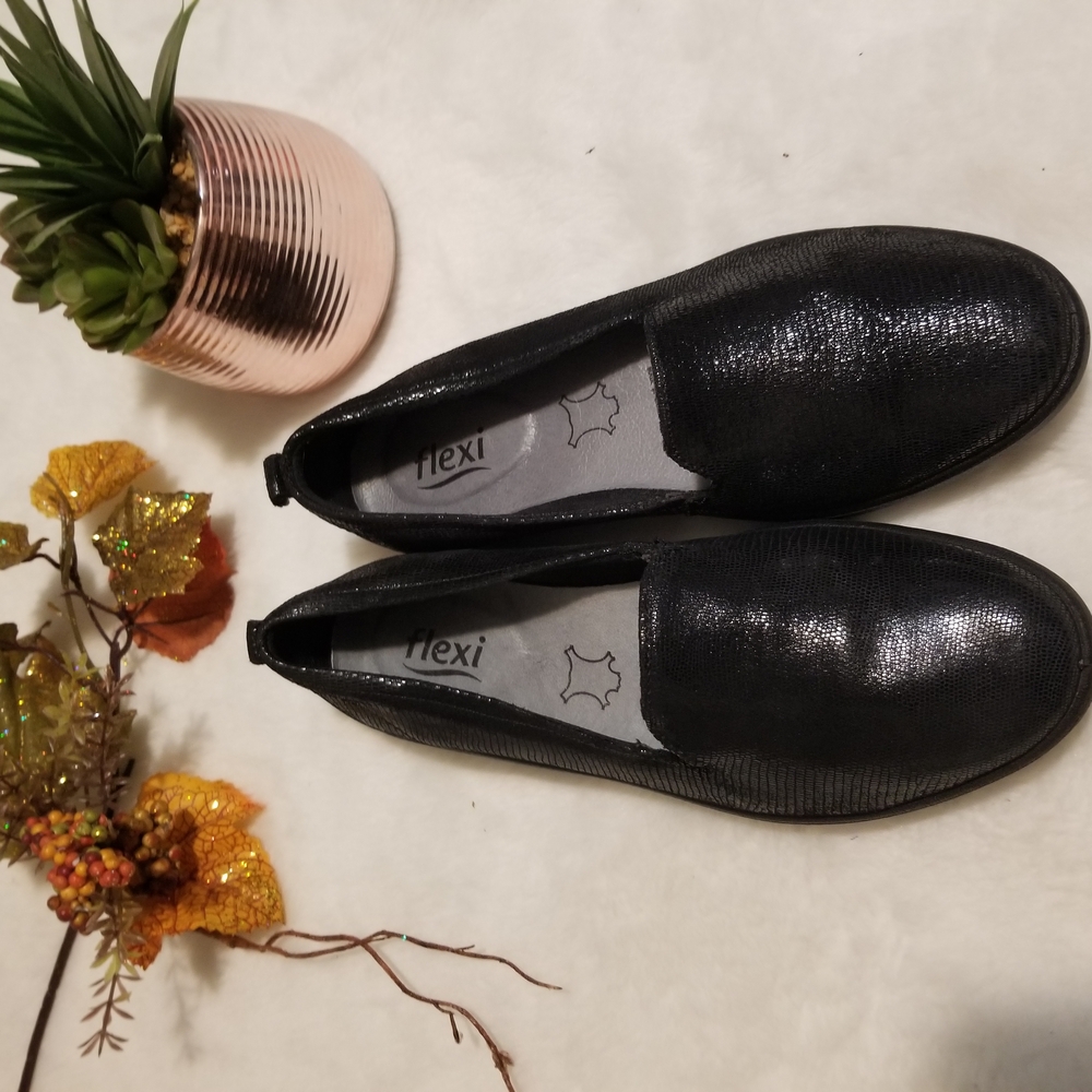Flexi Women's Black Loafers